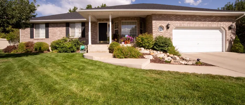 Brick ranch home with a green lawn on a sunny Waco day